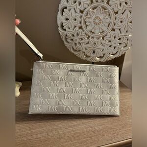 NWT Michael Kors Jet Set Large Zip Wristlet Optic White Logo Clutch